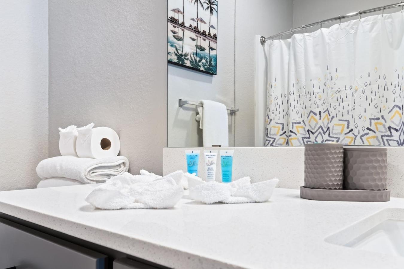 Tropicana Field 2 Bed In Dwtwn With Free Parking Apartment St. Petersburg Exterior photo